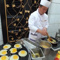 卵料理はその場で調理してくれます。