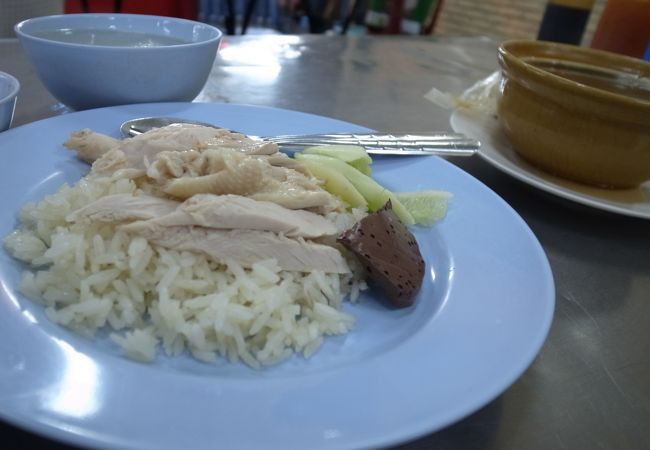 美味しいカオマンガイと黒鶏の薬膳スープ