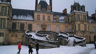 パリから日帰りできるフォンテーヌブロー城