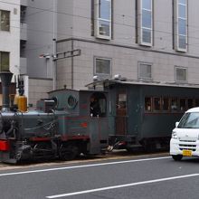 松山市内を走る坊ちゃん列車