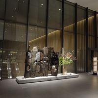 人も少なく落ち着いた雰囲気のエントランスホール