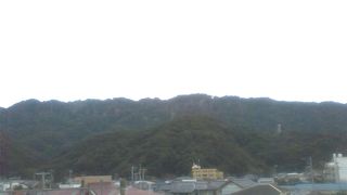 ノコギリの様な形をしているので鋸山