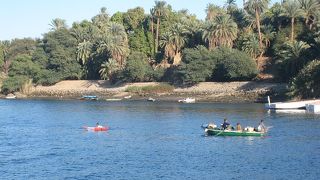 エレファンティネ島の近くにあるキッチナー島
