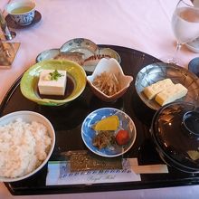 朝食1000円