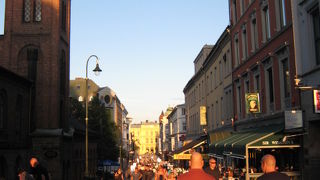 カール・ヨハンス通り沿いにあるオスロ大聖堂