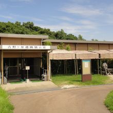 展示室です。前漢鏡の写真がなくてすみません。