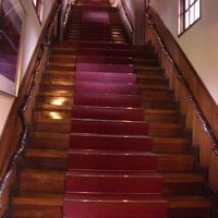 酔っ払いにはつらい階段！