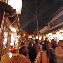 込んでいてどこもいっぱい，しょくじができない