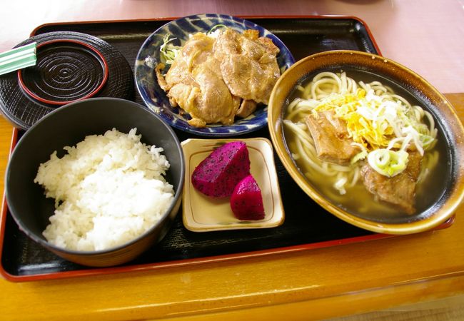 やさしい感じの定食屋さんです。