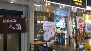 テイクアウトや通販専門のワッフル屋、マネケンが店内で食べられる