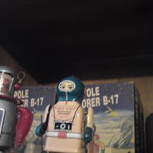 レトロなおもちゃが売ってました。