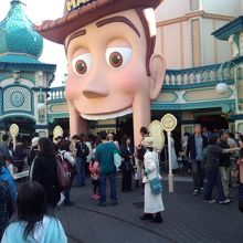 キャストは人形です