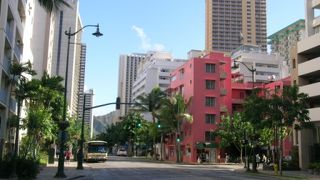 ホノルルのバス通り