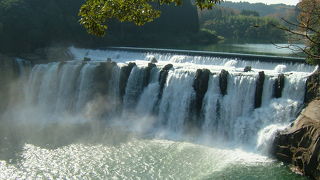 迫力な滝です！