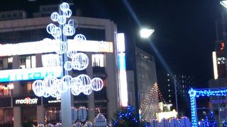 快速もあり、乗換が便利です。