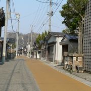 日本一長い出雲崎町の「妻入りの街並」 