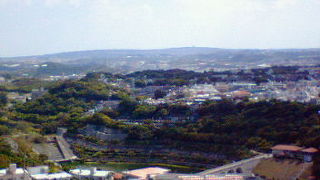 琉球王国の建物と展望スポットを楽しめる