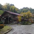 建物は古いが部屋は綺麗な秘湯の宿