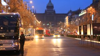 広場というより大通り