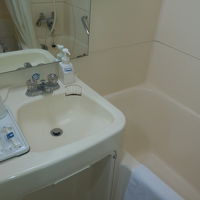 浴室は狭いですが、湯船は普通