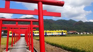 近くの、稲生神社の赤い鳥居+電車を撮影する時はこの駅を下車!
