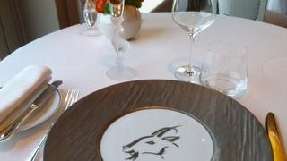 ミシュラン星付き最高級フランス料理「La Chevre d'Or」は絶景と共に優雅なディナーを楽しめます♪