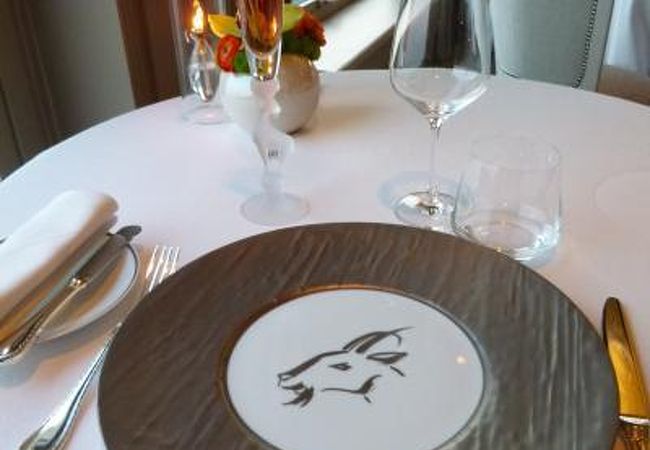 ミシュラン星付き最高級フランス料理「La Chevre d'Or」は絶景と共に優雅なディナーを楽しめます♪