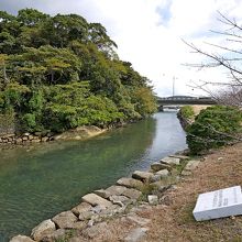 船の出口は狭い