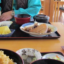 友人は鯛のかぶと煮