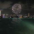 空中プールから花火は格別