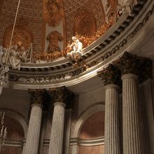 細部まで装飾が施されています