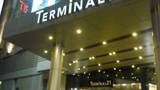 超流行発信地というか、観光地化されてます。出来た当初は凄い人でした。