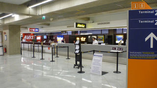 シャルルドゴール空港のレンタカー乗り場