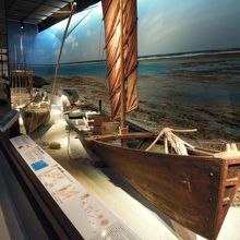 昔はこのくらいの小舟で漁をしたのでしょうか