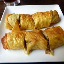 ゆうみん名物 春巻 ￥５８０−　 卵の皮で巻いた自慢の一品