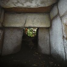 2号墳玄門、内部より