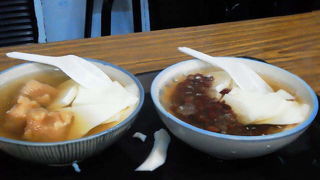 夜市でお腹いっぱいになっても、豆花は別腹で入ります。