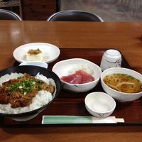 宿の食堂で食べた晩飯