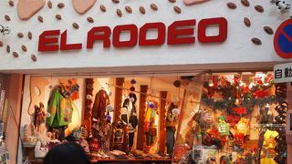 心斎橋筋にもある若い女性向けのファッション