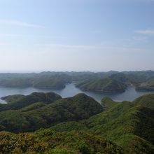 複雑な表情を見せる海岸線