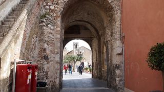 タオルミナの西の城門