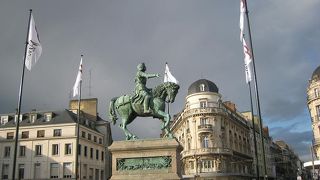 マルトロワ広場