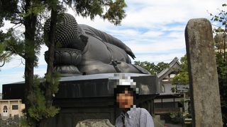 鉄筋コンクリート造りとしては日本最大の涅槃像