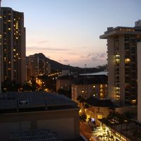 ベランダから夕暮れ時の眺め