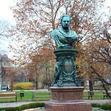 他にも銅像があります