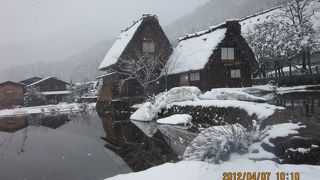 山奥にたたずむ幻想的な風景