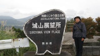 正面に阿蘇五岳を望む