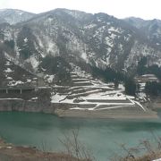 日本最大の噴射能力を誇る月山湖大噴水で知られる月山湖