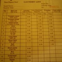 ランドリーサービスもあります。その料金表です。