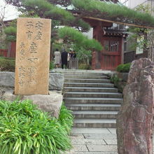 若宮大路にある大巧寺入り口